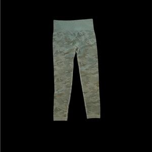 Hayden 
Womens Camo Leggings 
Size Large 
NWOT